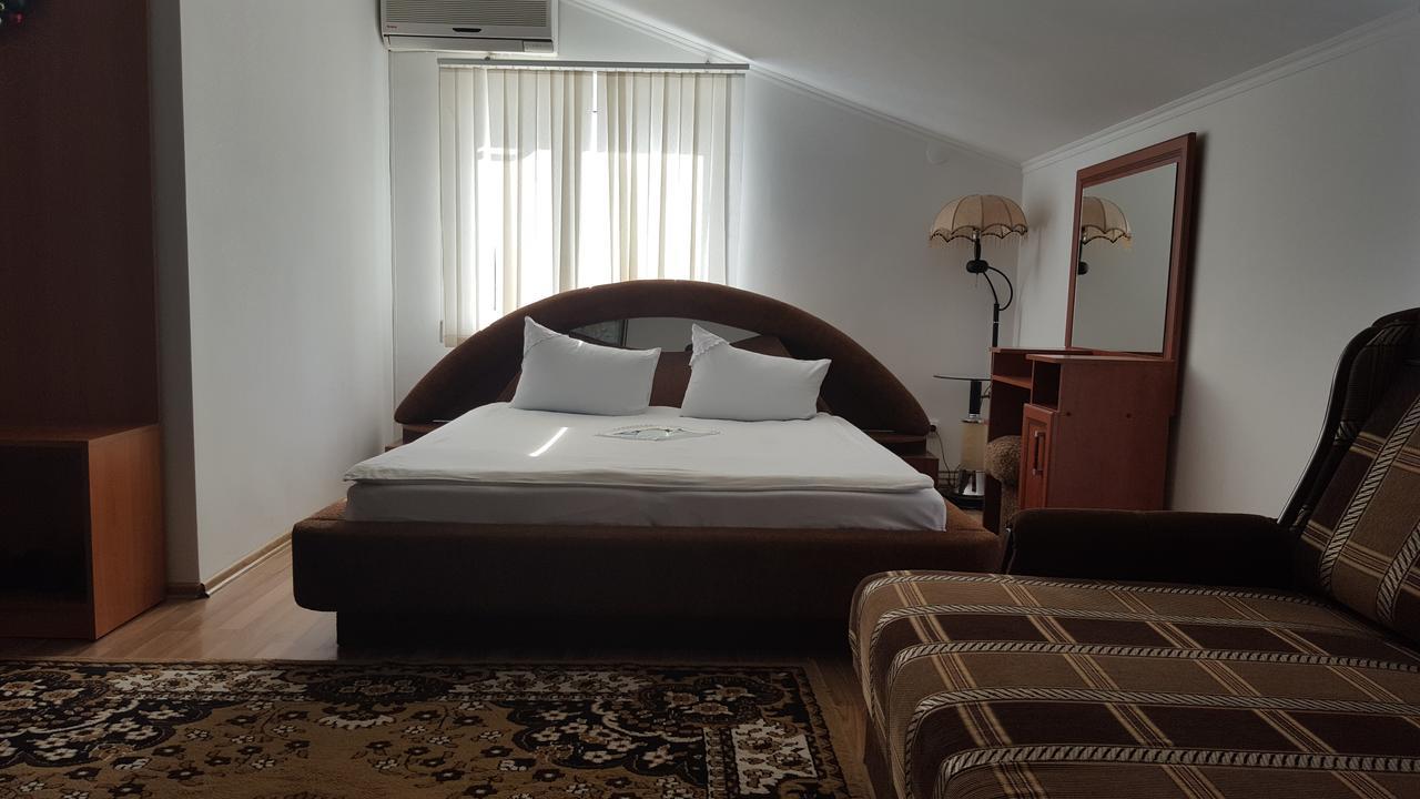 Hotel Confort Drochia Exterior foto